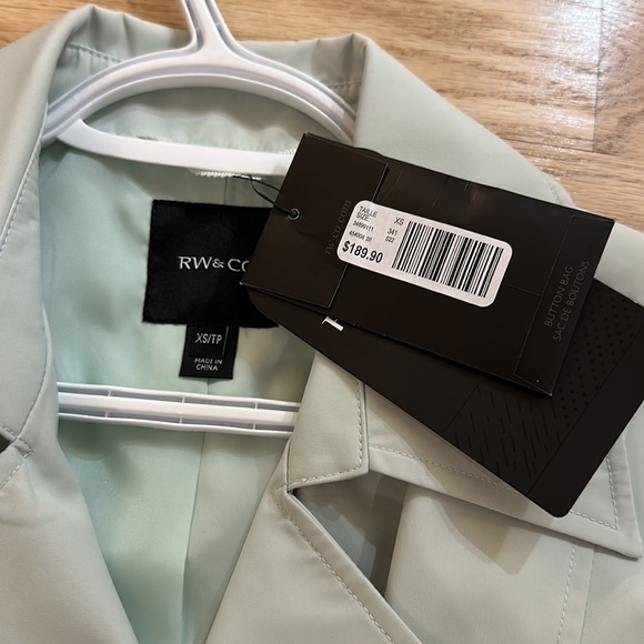 Trench coat with tag - Picture 2 of 2